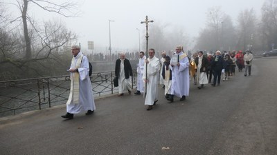 11  Procession