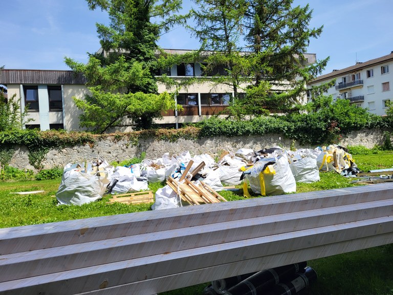 photo du 2024 06 28 - déchets de chantier en cours d'évacuation