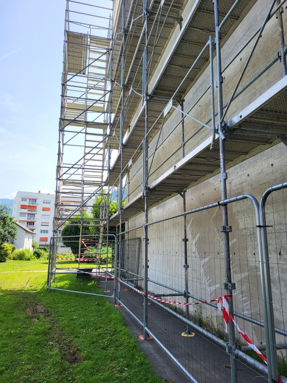 photo prise le 20240628- pose de l'échafaudage mur nord de l'église