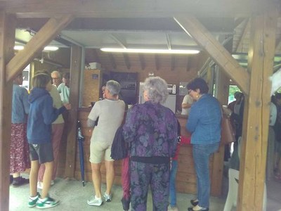 12 Verre de l'amitié au chalet à coté de la salle des fêtes