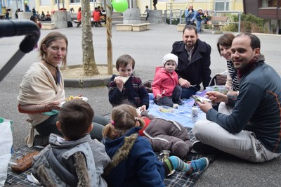 le pique-nique dans la cour de l'école